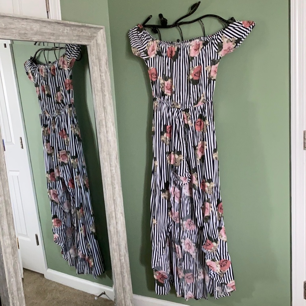 Off-the-shoulder dresstyle romper